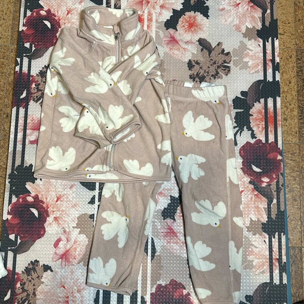 Baby Girl matching dove set. 
Size 2T from H&M